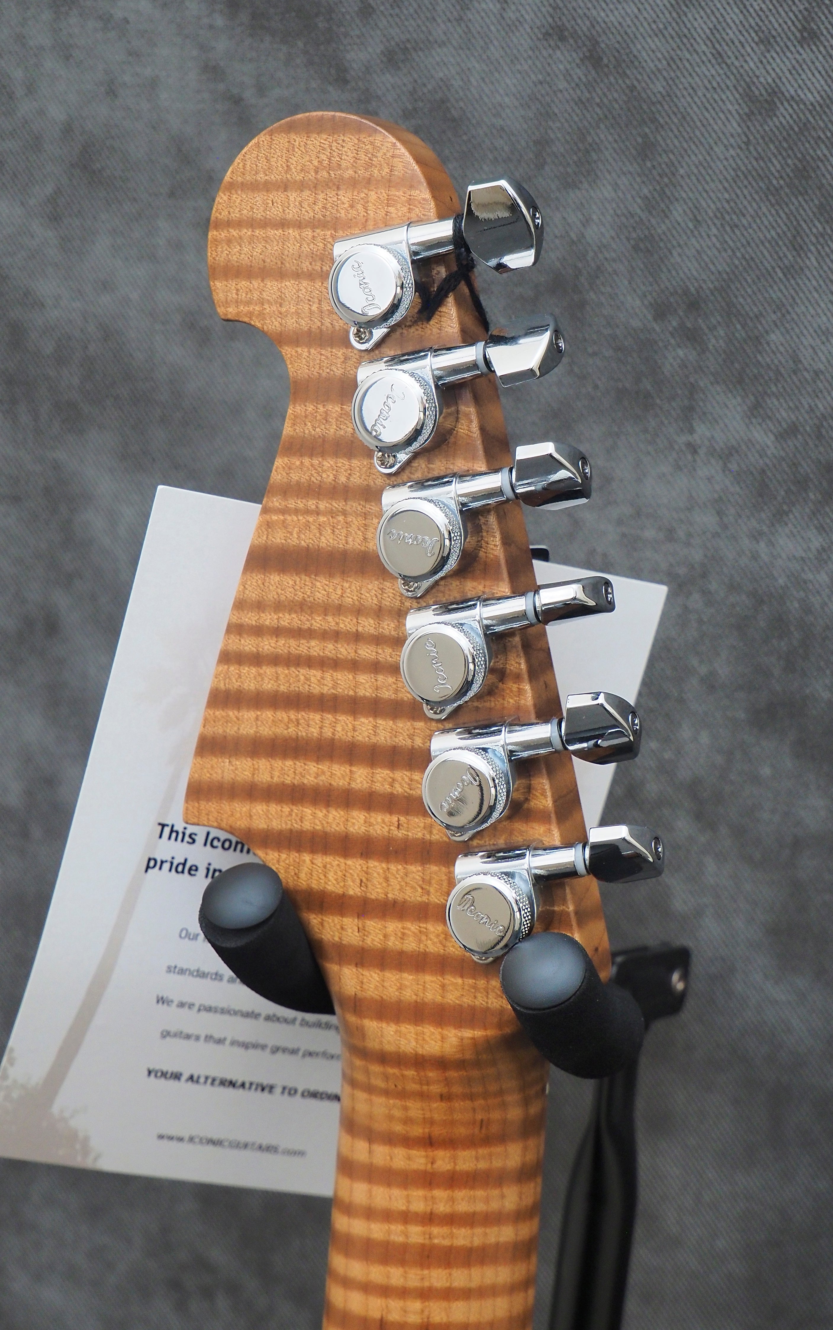 ギター Iconic Guitars solana vm Iconic Guitars Solana VM Black / Gold Sparkle Electric