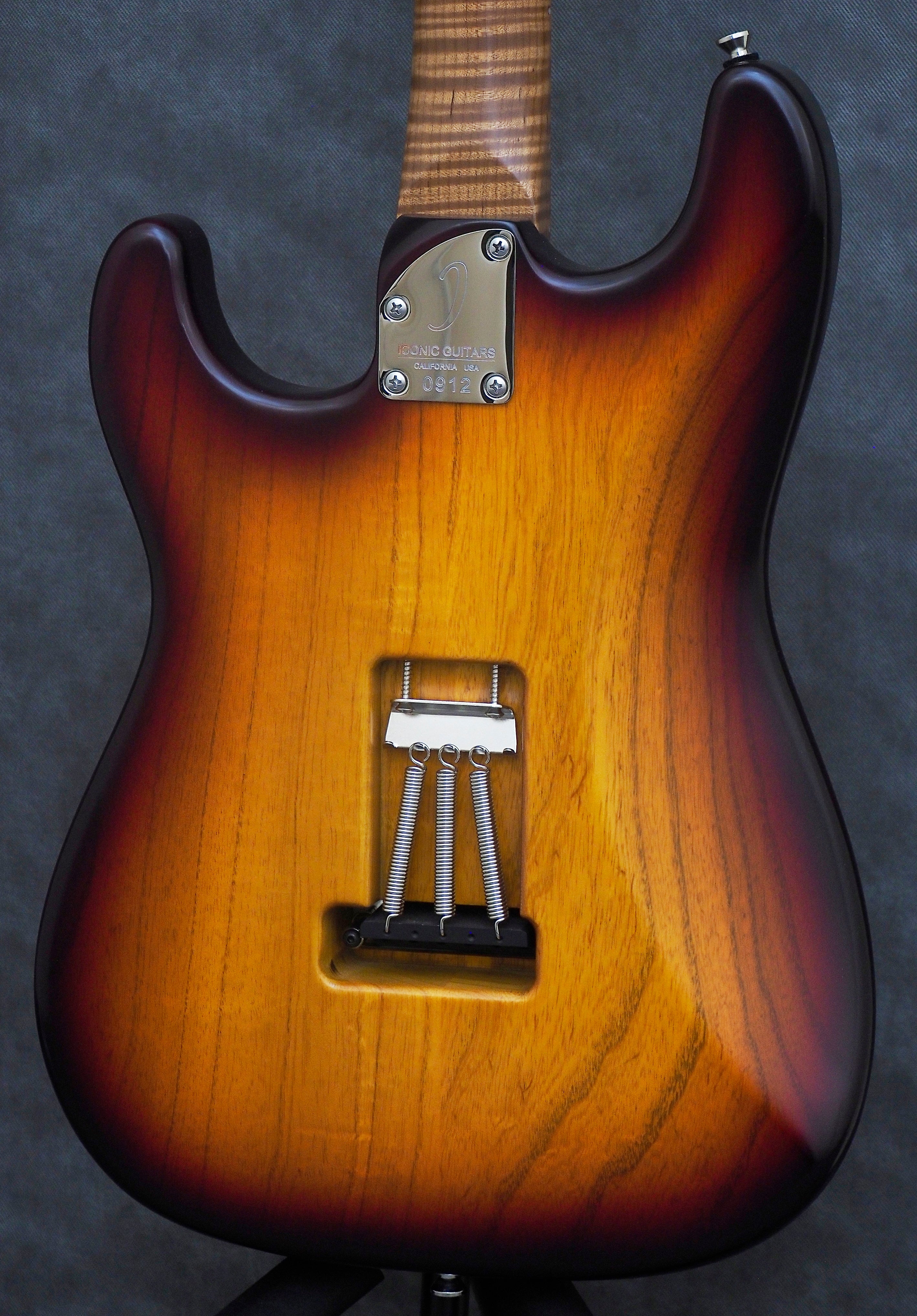 Iconic Solana VM Electric Guitar 2 Tone Sunburst - W/Setup